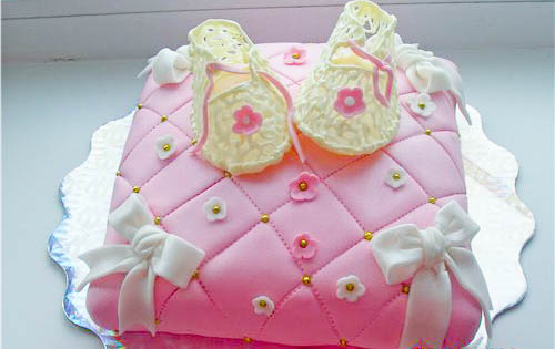 Торт пинетки на розовой подушечке